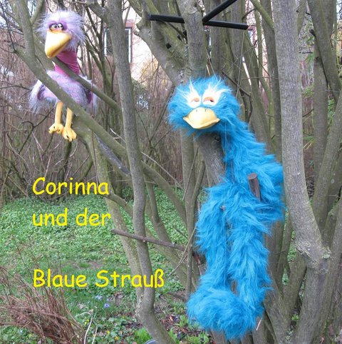 Zu sehen sind zwei Tierfiguren. Corinna und der blaue Strauß